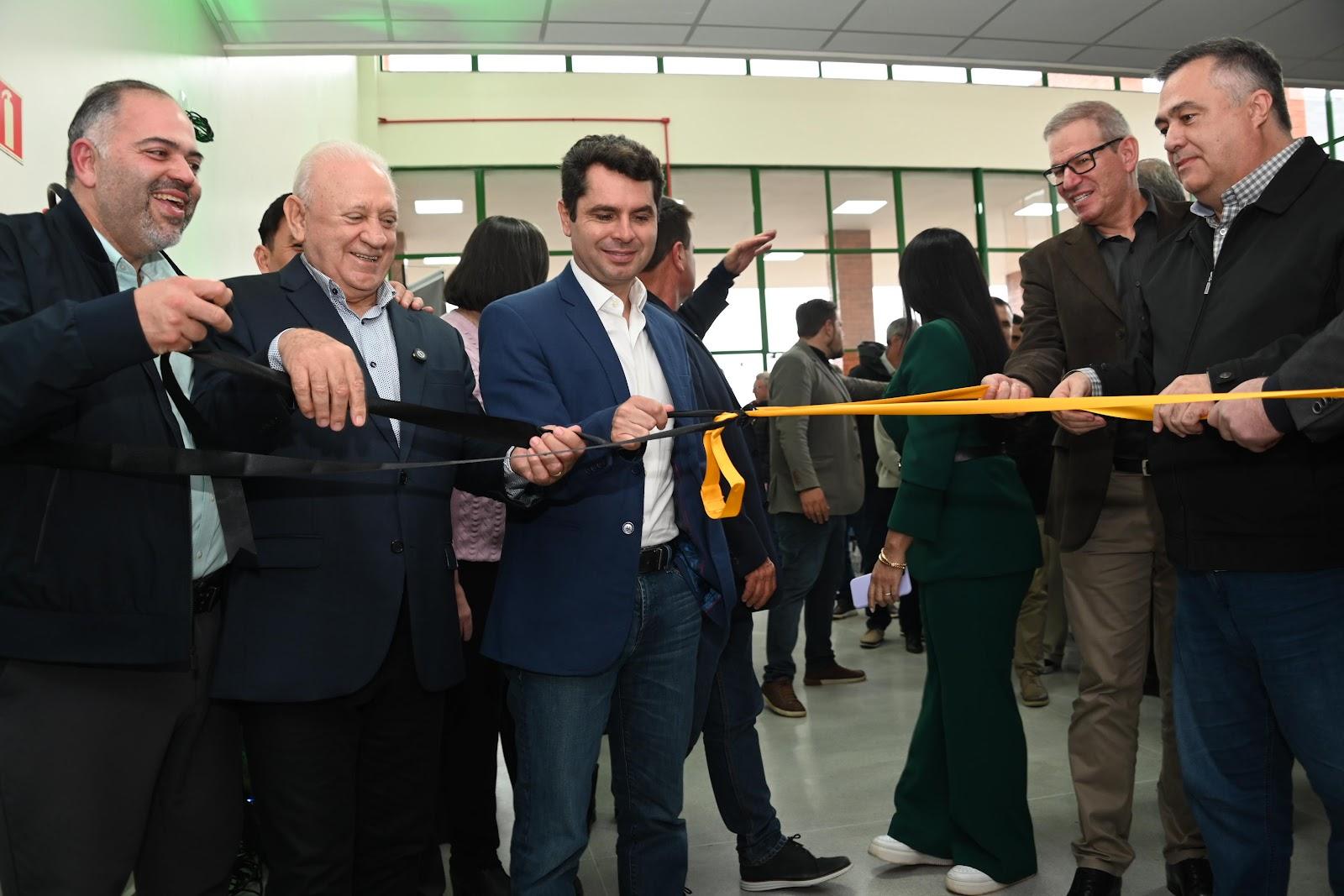 Unicentro inaugura Clínica Escola na Cidade dos Lagos e anuncia novo bloco educacional