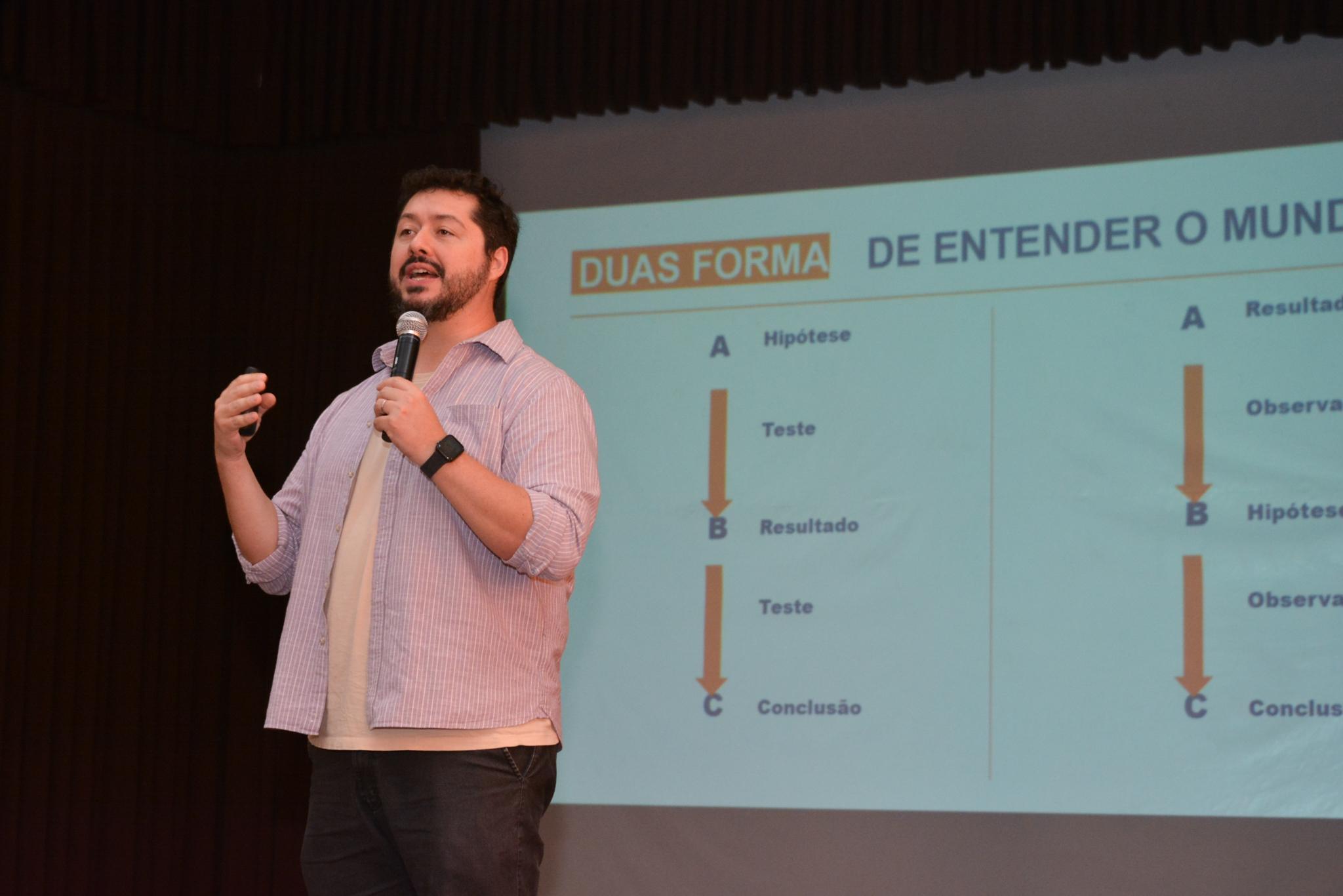 Biólogo Atila Iamarino fala sobre mudanças climáticas no Câmpus de Irati da Unicentro