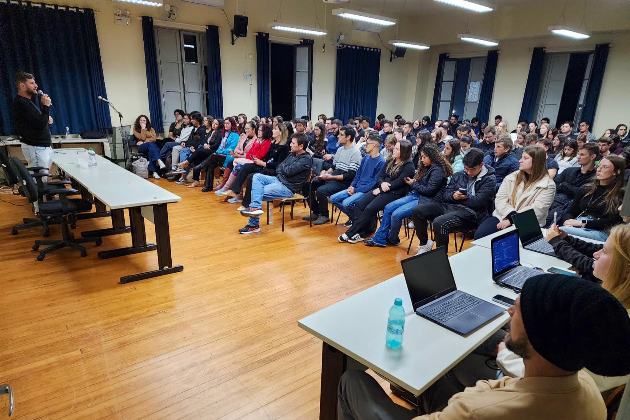 Palestra no Câmpus de Irati debate desafios do empreendedorismo local