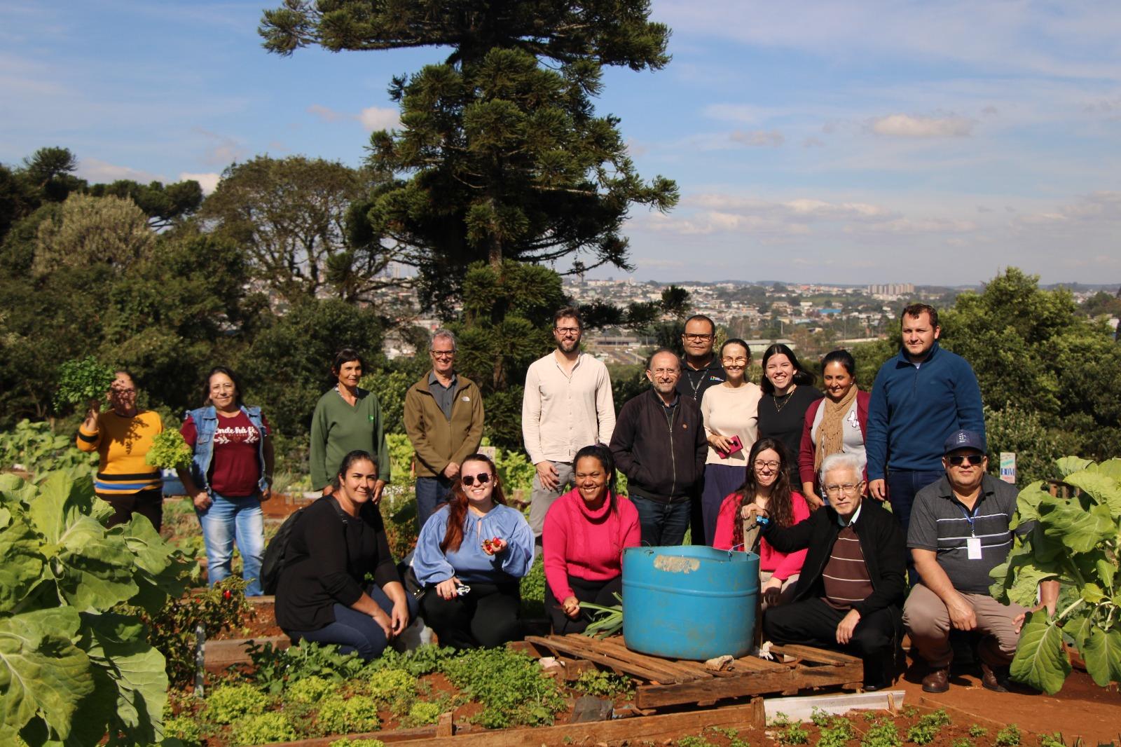 Representantes da Itaipu visitam a Unicentro e conhecem impacto social das hortas urbanas