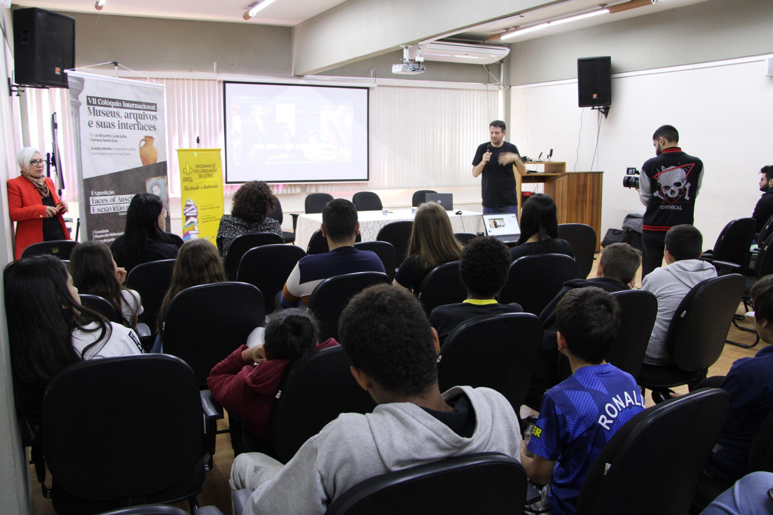 Exposição retrata vítimas do Holocausto e pessoas escravizadas no Brasil