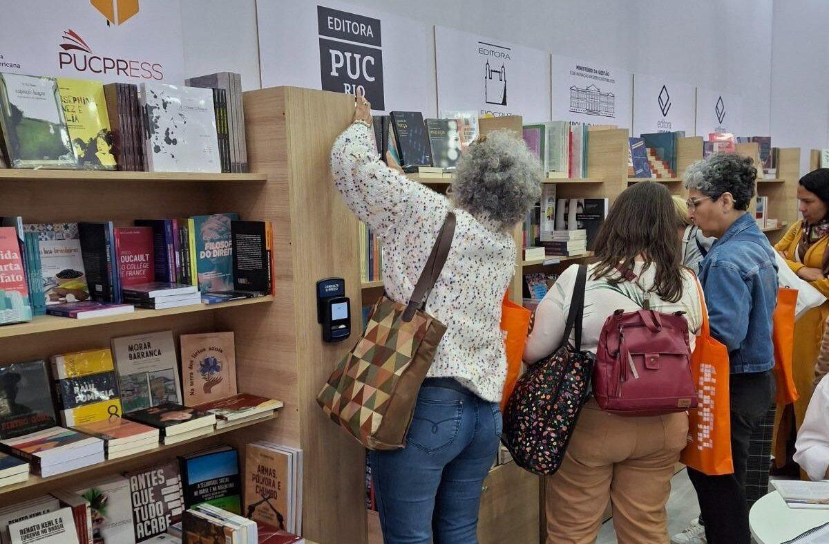 Editora Unicentro participa da 22ª Bienal do Livro no Rio de Janeiro