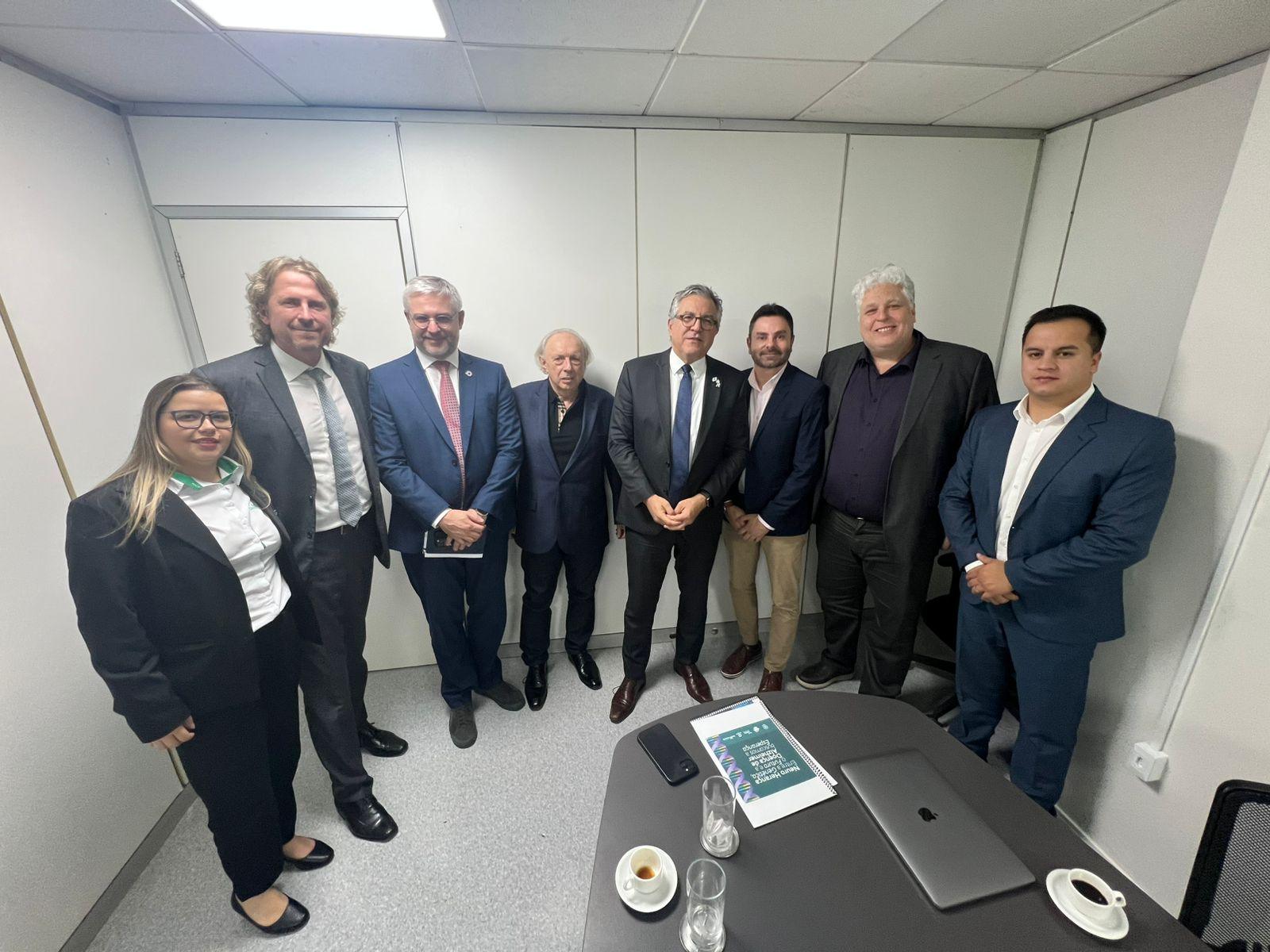 Pesquisas da Unicentro em Alzheimer e nanomedicamentos são pauta no Ministério da Saúde