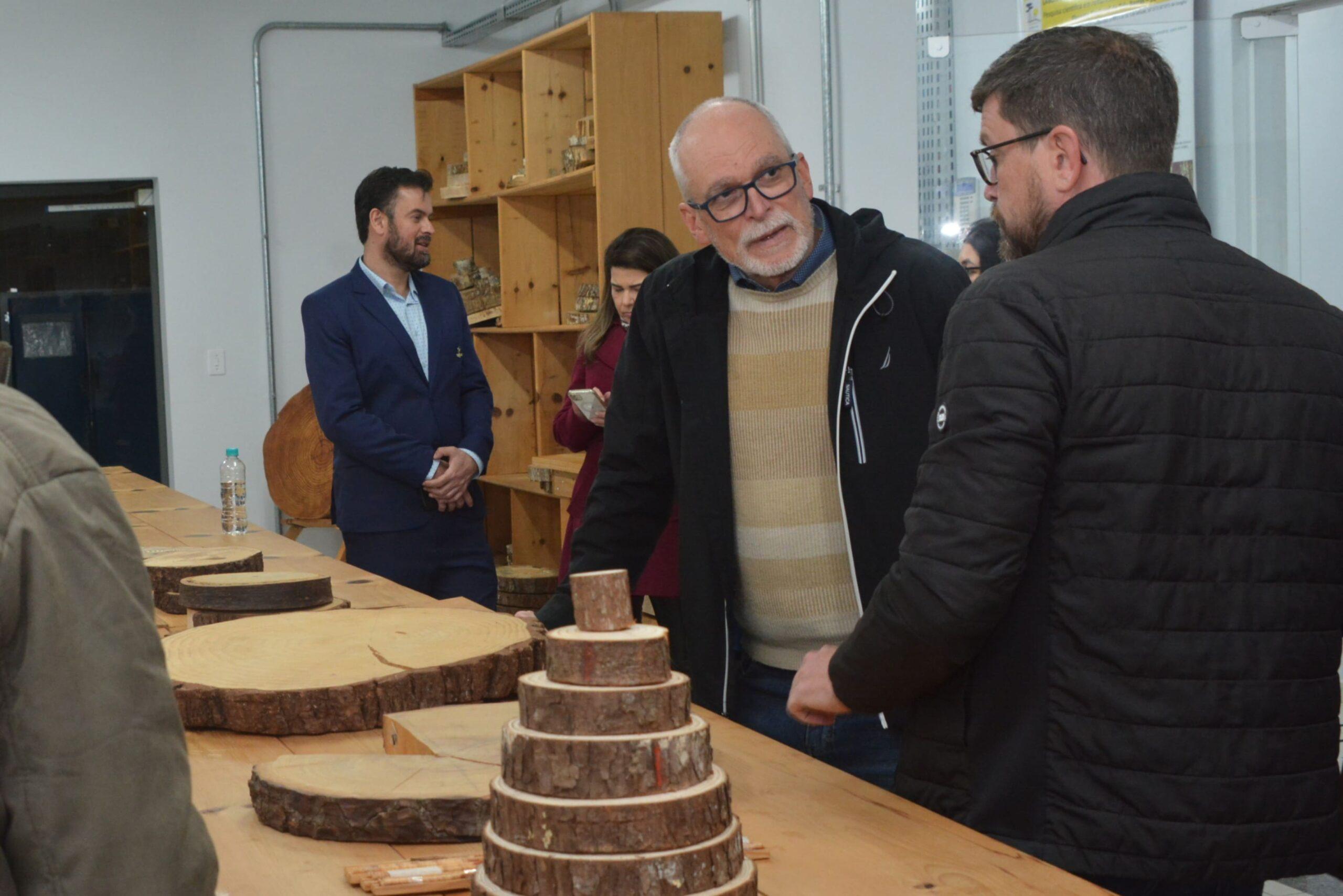 Câmpus de Irati da Unicentro recebe visita de pesquisadores franceses