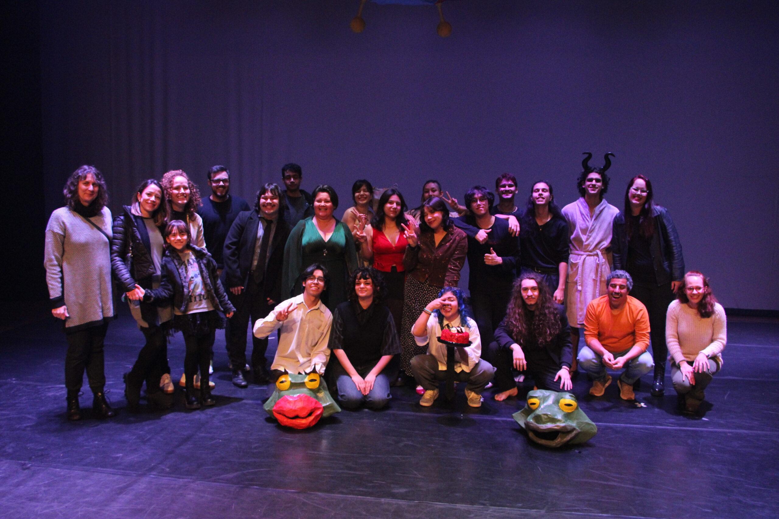 1ª Mostra de Cenas Curtas leva estudantes da Unicentro ao palco do Teatro Municipal