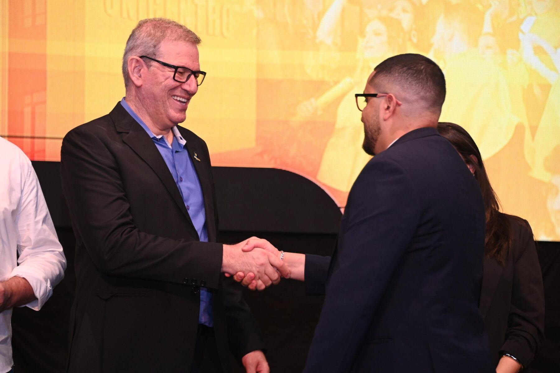 Unicentro recepciona 77 novos servidores efetivos