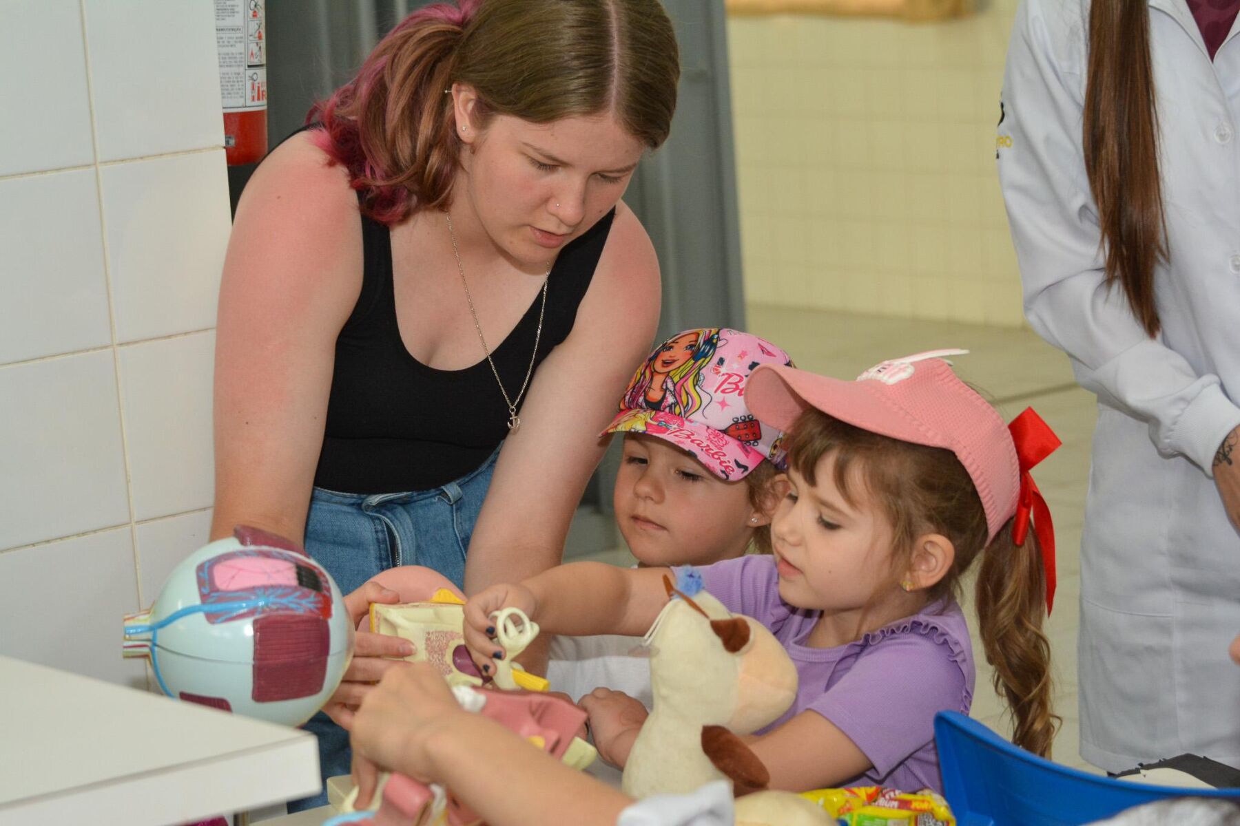 Crianças conhecem Laboratório de Anatomia do Câmpus de Irati da Unicentro