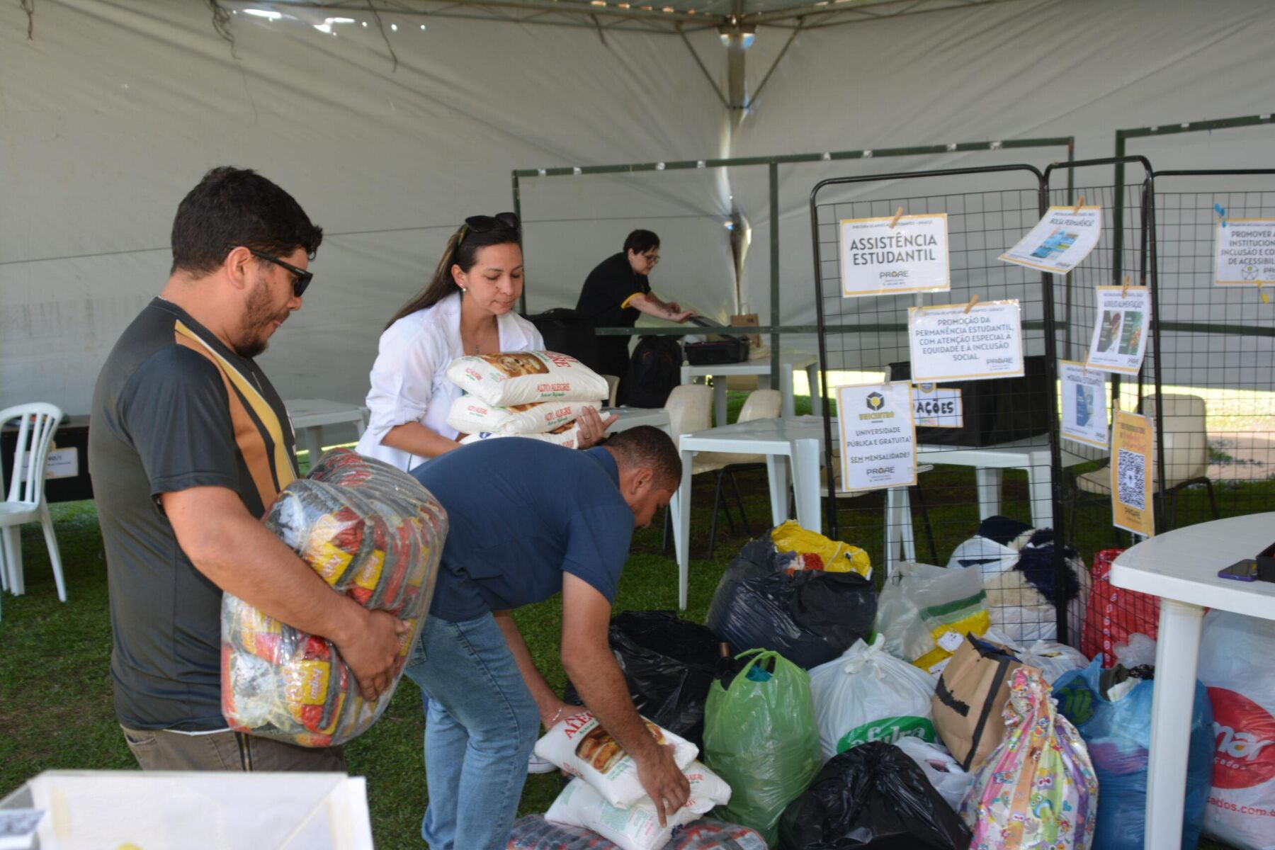 Participação da Unicentro no Festival Verão Irati é marcada por arrecadação de doações para afetados por tornado no Paraná
