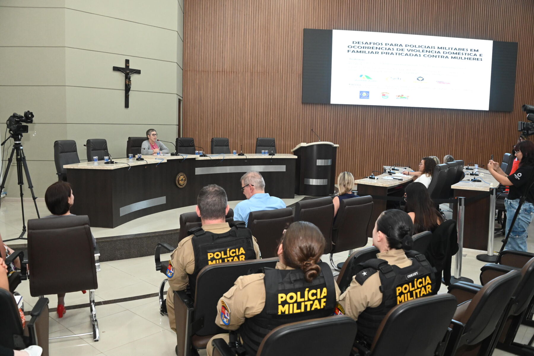 Pesquisa aborda desafios enfrentados por policiais em ocorrências de violência contra mulheres Pesquisa aborda desafios enfrentados por policiais em ocorrências de violência contra mulheres