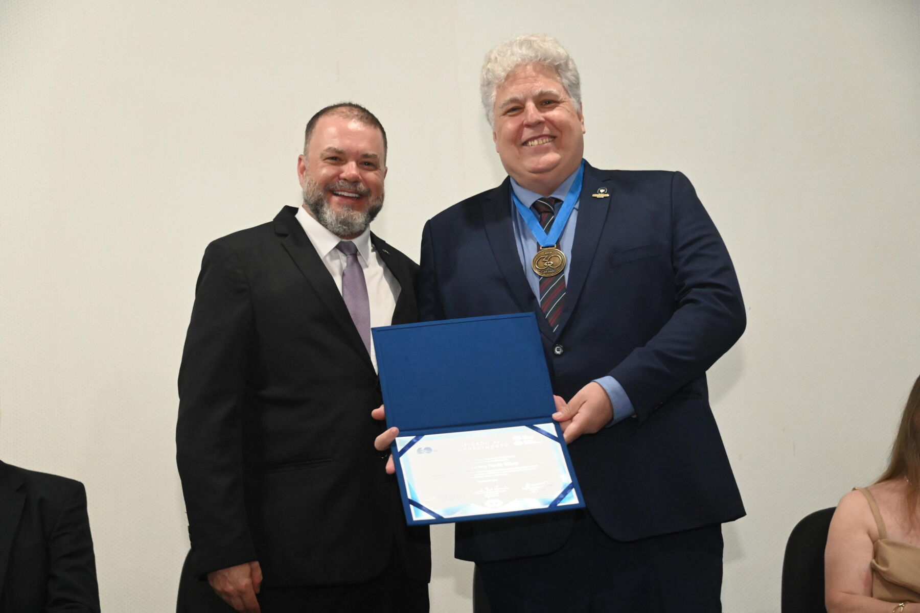 Vice-reitor da Unicentro recebe medalha do Jubileu de Diamante pelos 60 anos da Administração no Brasil Vice-reitor da Unicentro recebe medalha do Jubileu de Diamante pelos 60 anos da Administração no Brasil