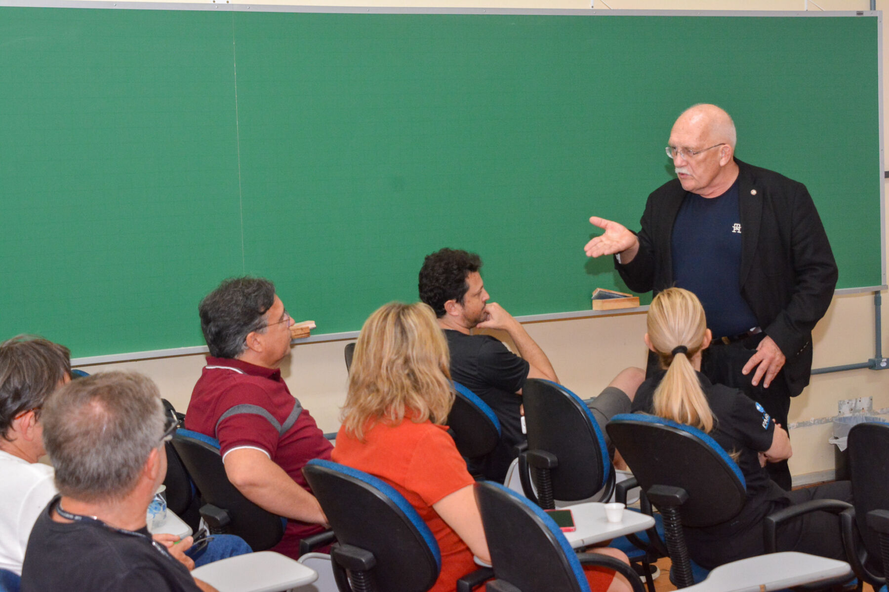 Câmpus de Irati da Unicentro recebe visita de professor da Universidade de Varsóvia