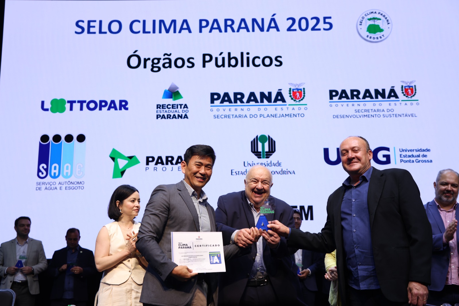 Unicentro recebe Selo Clima Paraná por ações de sustentabilidade Unicentro recebe Selo Clima Paraná por ações de sustentabilidade