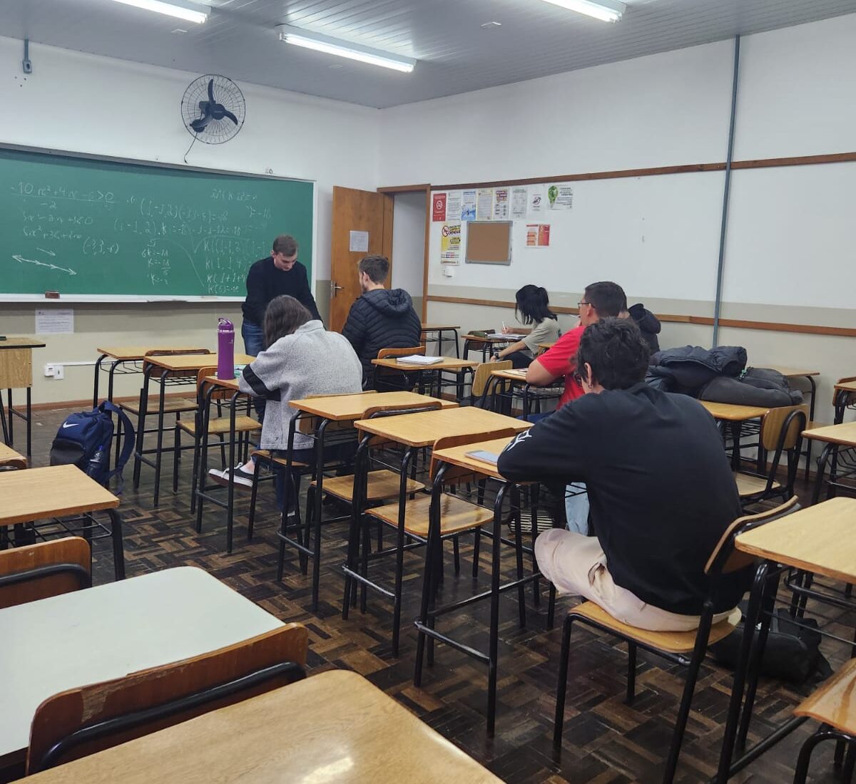 Grupo de Estudos: Resoluções de Exercícios de Geometria Analítica