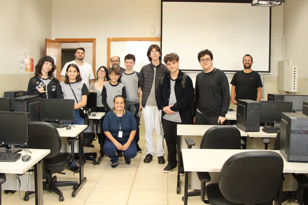 Colégio de Turvo visita a Unicentro com apoio do PET