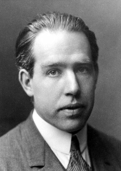 Niels Bohr – O Sherlock Holmes da Física Atômica Niels Bohr – O Sherlock Holmes da Física Atômica